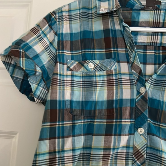 $5 EUC Eddie Bauer Flanel Print Short Sleeved Buttoned Top - Picture 2 of 6